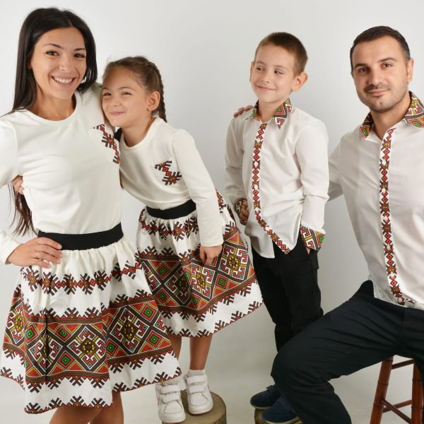 дрехи мама татко и бебе с народни мотиви