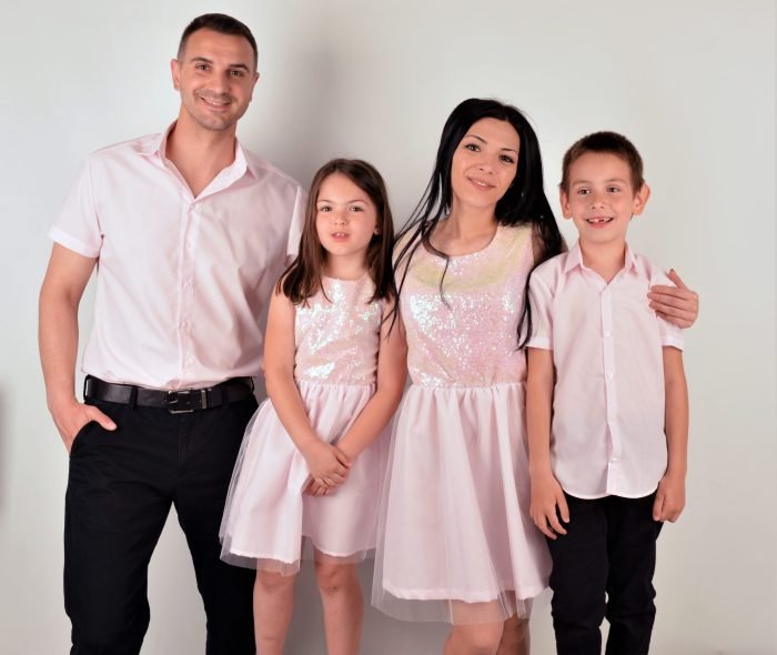 еднакви официални дрехи мама татко и аз