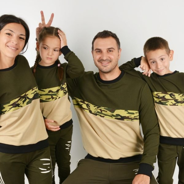 камуфлажни дрехи мама татко и аз