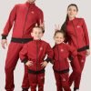 еднакви спортни екипи