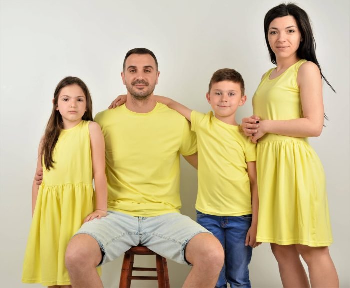 Памучни рокли и тениски в жълто