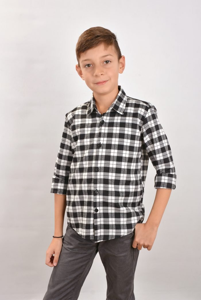 Карирани ризи за баща и син черно-бяло каре