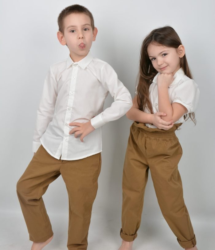 детски панталон кафяво Бяла риза