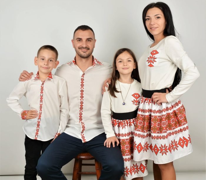 дрехи с народни мотиви за жени мъже и деца
