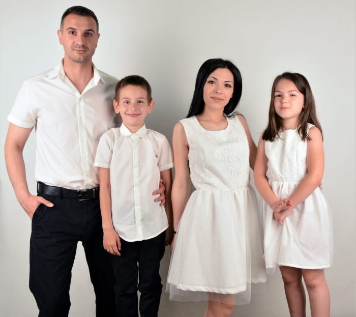 Официални рокли с дантела и риза в бяло