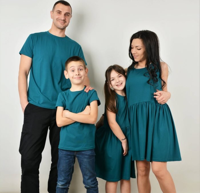 Памучни рокли и тениски в цвят петрол