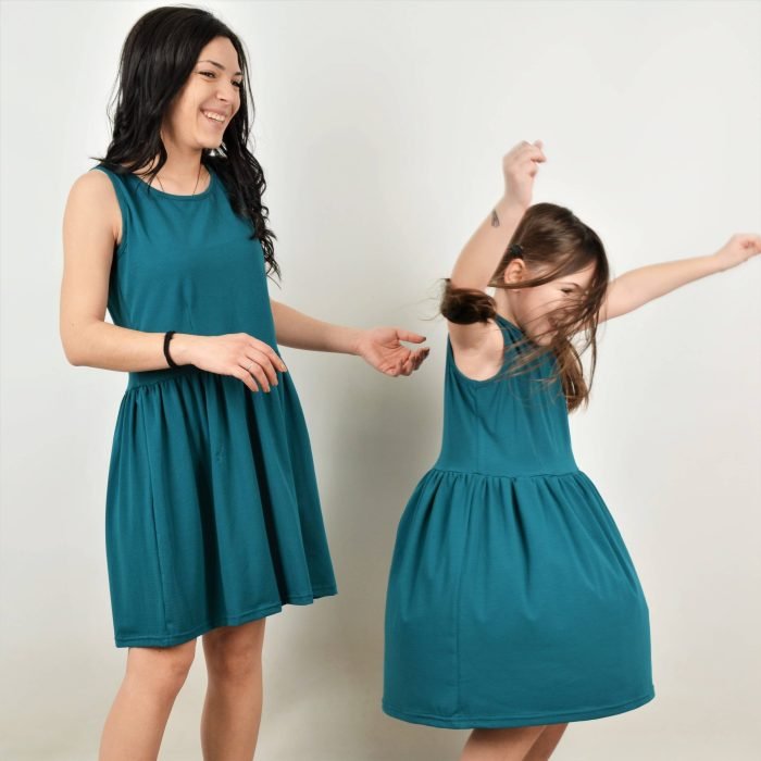 Памучни рокли и тениски в цвят петрол