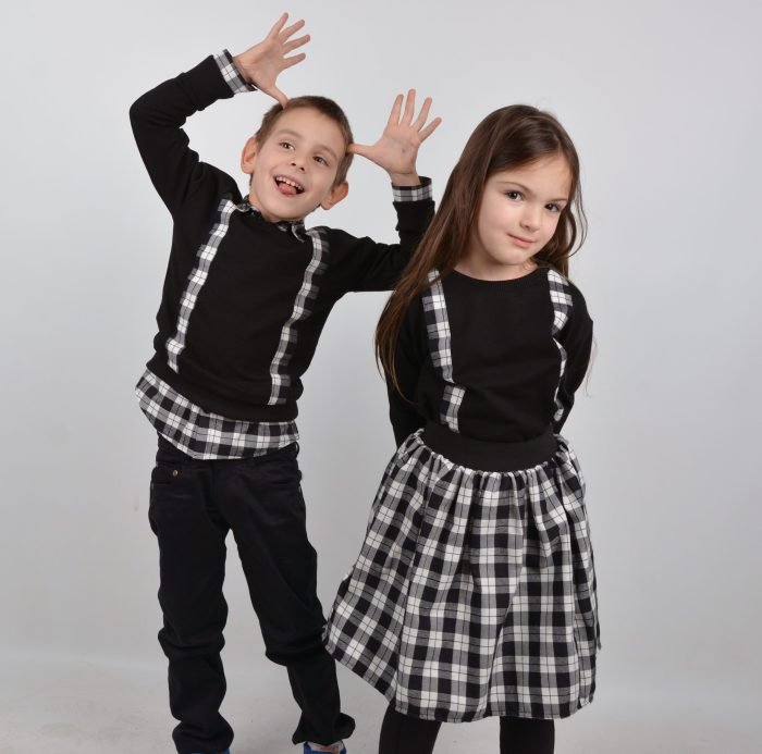 Комплект памучни пуловери и поли черно-бяло каре