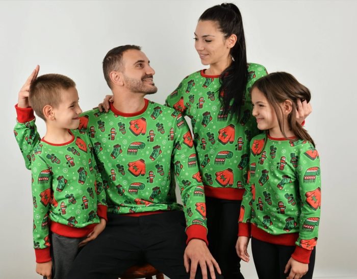 Коледни пуловери за двойки в зелено *Green Christmas*