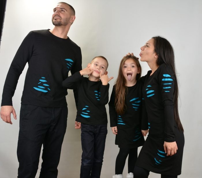 Накъсани рокли *Extravagant* в черно и синьо